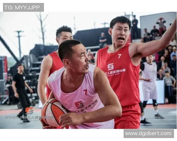 成都篮球队在邀请赛中以70分稳居积分榜首位，展现强劲实力